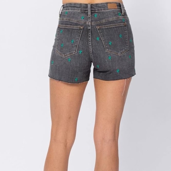 Judy Blue Cactus Embroidered Grey High Waist Cut Off Shorts! So Adorable! XL - Picture 4 of 9